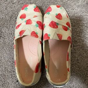 Tom’s strawberry shoes